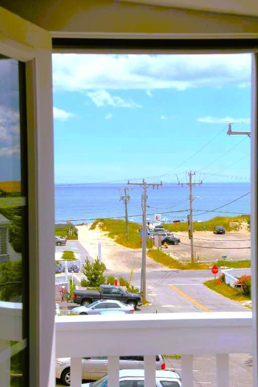 Queen Room with Balcony and Partial Ocean View #302