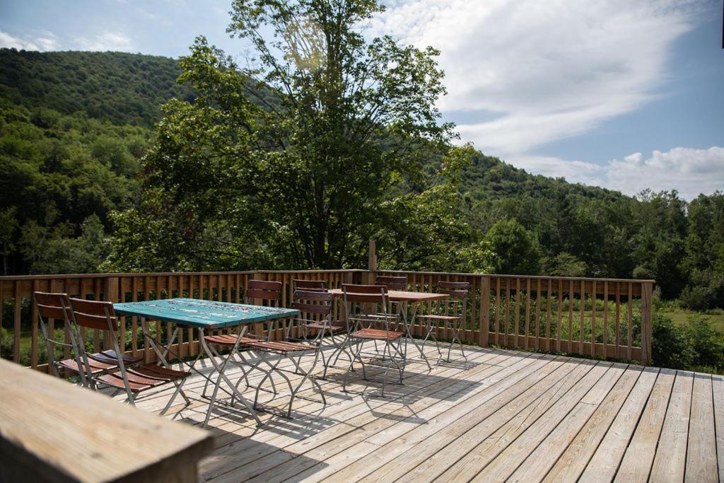 Apartment with Mountain View