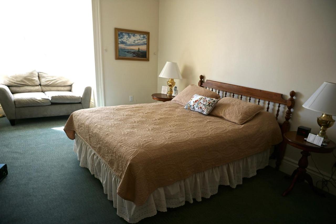 Deluxe Room - Curwen House- NO PETS