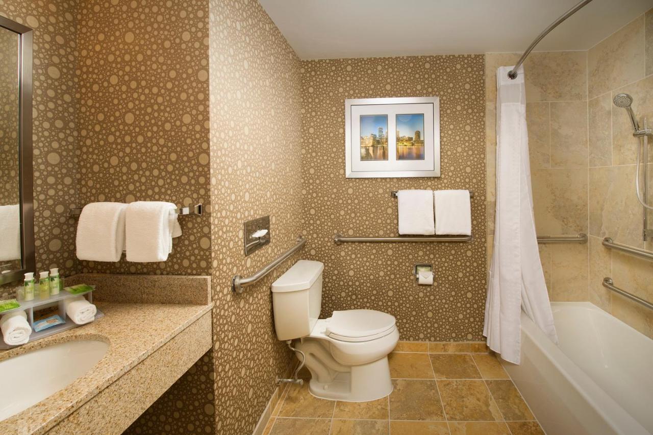 King Room - Disability Access Tub